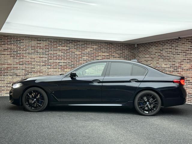 BMW 5-SERIE 545e xDrive High Executive | LED| Trekhaak| CarPlay| CoPilot| Dealer onderhouden|