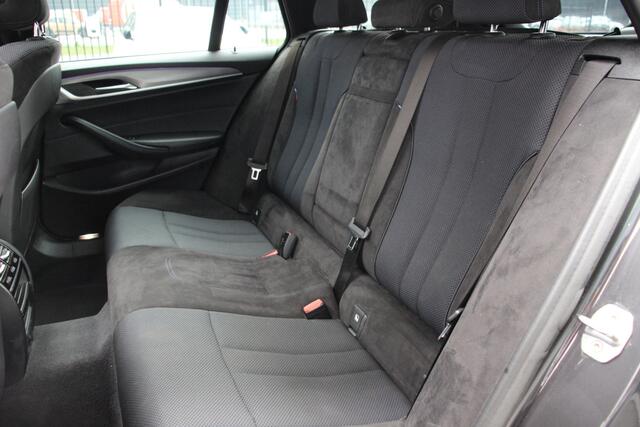 BMW 5-SERIE Touring 530d xDrive High Executive M-Sport | Pano | Head Up | Afneembare Trekhaak | BTW