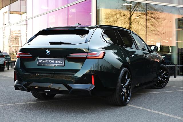 BMW 5-SERIE Touring 530e M Sport Automaat / Trekhaak / Panoramadak / BMW Individual / Adaptieve LED / Stoelventilatie / Parking Assistant / Stoelverwarming / M Sportonderstel