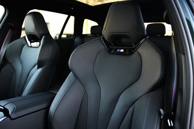 BMW 5-SERIE Touring 530e M Sport Automaat / Trekhaak / Panoramadak / BMW Individual / Adaptieve LED / Stoelventilatie / Parking Assistant / Stoelverwarming / M Sportonderstel