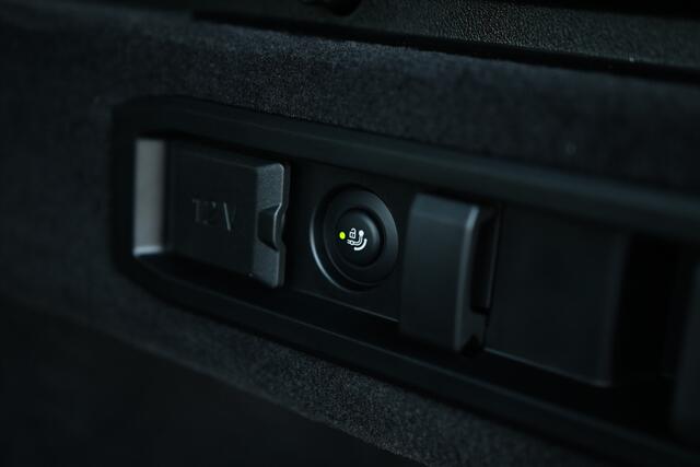 BMW 5-SERIE Touring 530e M Sport Automaat / Trekhaak / Panoramadak / BMW Individual / Adaptieve LED / Stoelventilatie / Parking Assistant / Stoelverwarming / M Sportonderstel