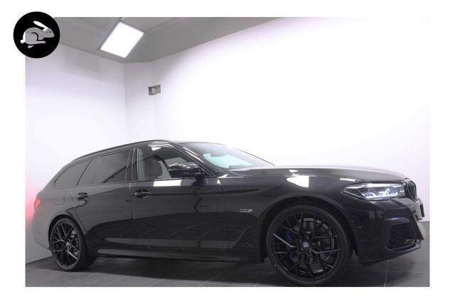 BMW 5-SERIE Touring 530e xDrive M Sport/Pano dak/20 inch/Acc/Leder