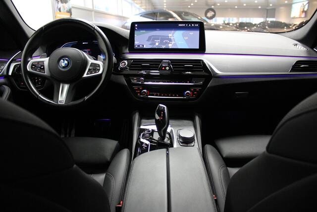 BMW 5-SERIE Touring 530e xDrive M Sport/Pano dak/20 inch/Acc/Leder