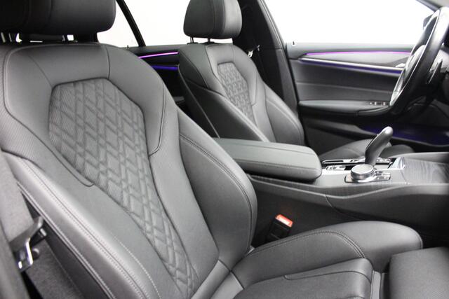 BMW 5-SERIE Touring 530e xDrive M Sport/Pano dak/20 inch/Acc/Leder