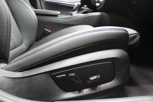 BMW 5-SERIE Touring 530e xDrive M Sport/Pano dak/20 inch/Acc/Leder