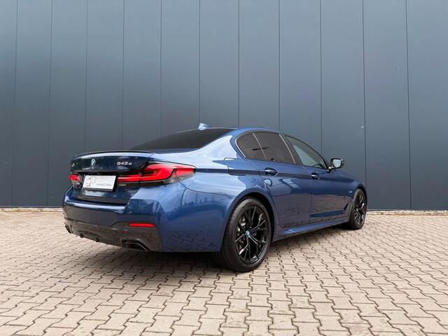 BMW 5-SERIE 545e xDrive M-sport / pano / HUD / tr.hk / H&K