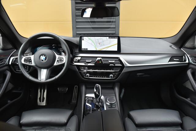 BMW 5-SERIE 530i High Executive * M Sportpakket * Comfortstoelen * Laser * Schuifdak * Live cockpit *