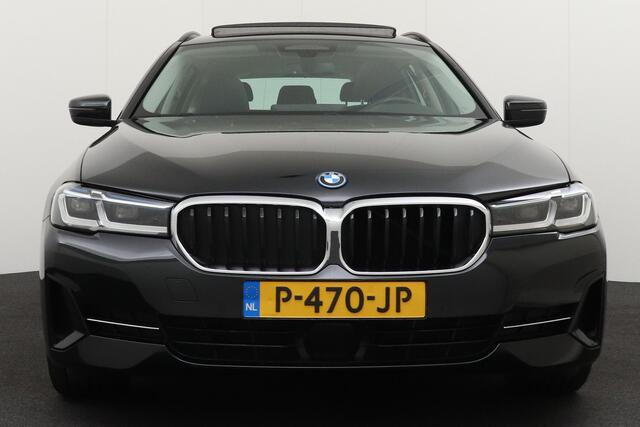 BMW 5-SERIE Touring 520e Business Edition+ Pano-Dak Elektr. Trekhaak Adapt. Cruise