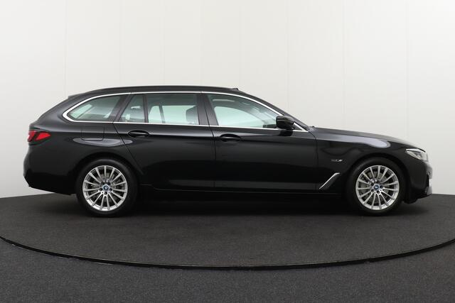 BMW 5-SERIE Touring 520e Business Edition+ Pano-Dak Elektr. Trekhaak Adapt. Cruise