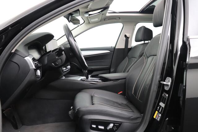 BMW 5-SERIE Touring 520e Business Edition+ Pano-Dak Elektr. Trekhaak Adapt. Cruise
