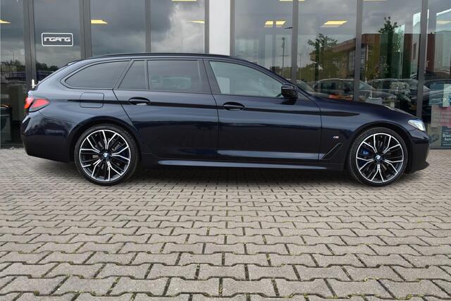 BMW 5-SERIE Touring 530d xDrive M-Sport | Pano | Trekhaak | 360 Camera | H&K | Nappa |