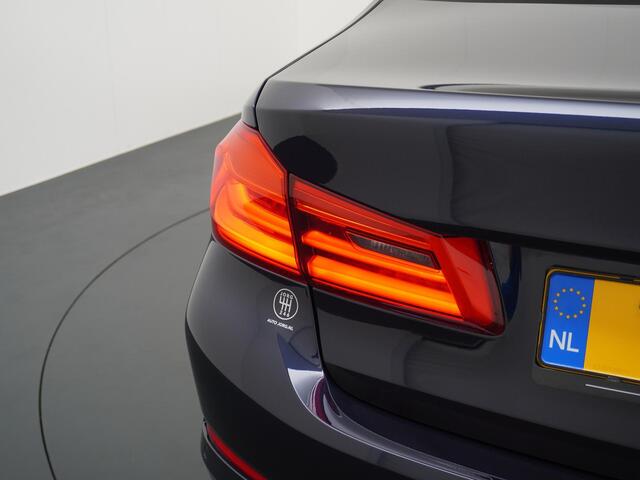 BMW 5-SERIE 530e iPerformance Executive Camera | Head Up | Navigatie |