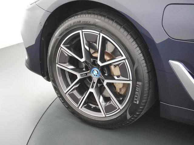 BMW 5-SERIE 530e iPerformance Executive Camera | Head Up | Navigatie |