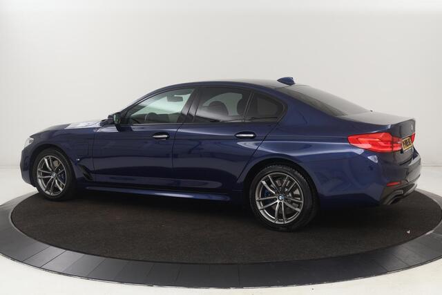 BMW 5-SERIE 530e iPerformance M Sport | Stoelverwarming | Carplay | Alcantara | Camera | Sfeerverlichting | Adaptief LED | Navigatie | Sportstoelen