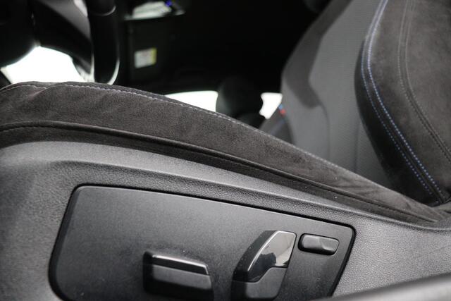 BMW 5-SERIE 530e iPerformance M Sport | Stoelverwarming | Carplay | Alcantara | Camera | Sfeerverlichting | Adaptief LED | Navigatie | Sportstoelen