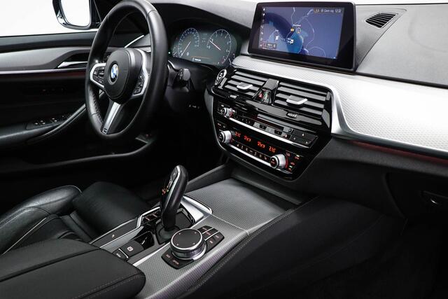 BMW 5-SERIE Touring 530i M-Sport High Executive | PANORAMADAK | HEAD UP | TREHAAK