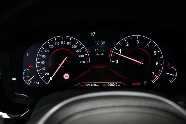 BMW 5-SERIE Touring 530i M-Sport High Executive | PANORAMADAK | HEAD UP | TREHAAK