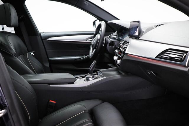 BMW 5-SERIE Touring 530i M-Sport High Executive | PANORAMADAK | HEAD UP | TREHAAK