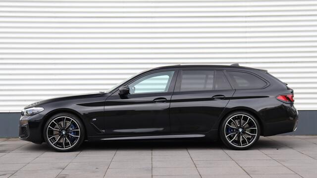 BMW 5-SERIE Touring 530i High Executive M-Sport | Head-up | Panoramadak | Trekhaak | Comfort Access