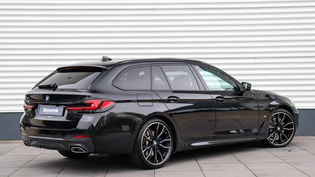 BMW 5-SERIE Touring 530i High Executive M-Sport | Head-up | Panoramadak | Trekhaak | Comfort Access