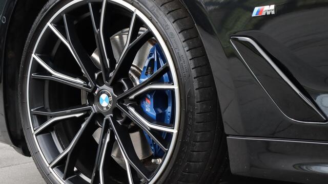 BMW 5-SERIE Touring 530i High Executive M-Sport | Head-up | Panoramadak | Trekhaak | Comfort Access