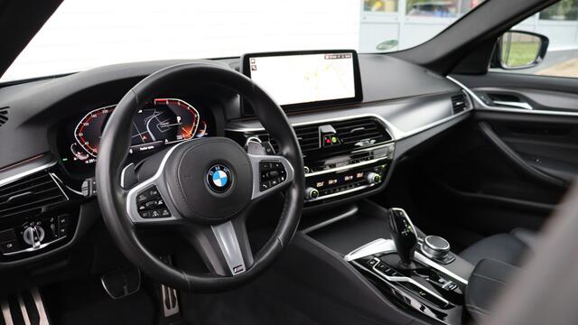BMW 5-SERIE Touring 530i High Executive M-Sport | Head-up | Panoramadak | Trekhaak | Comfort Access