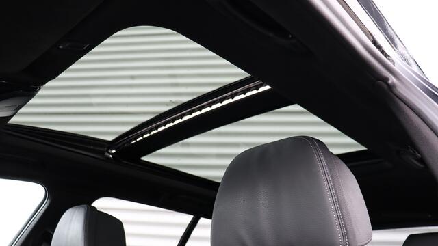 BMW 5-SERIE Touring 530i High Executive M-Sport | Head-up | Panoramadak | Trekhaak | Comfort Access