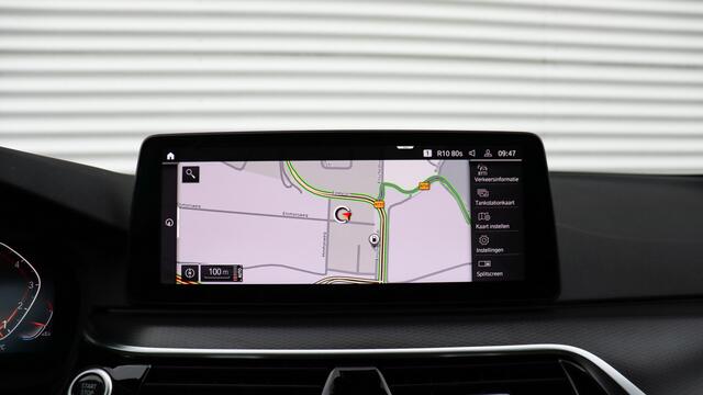 BMW 5-SERIE Touring 530i High Executive M-Sport | Head-up | Panoramadak | Trekhaak | Comfort Access
