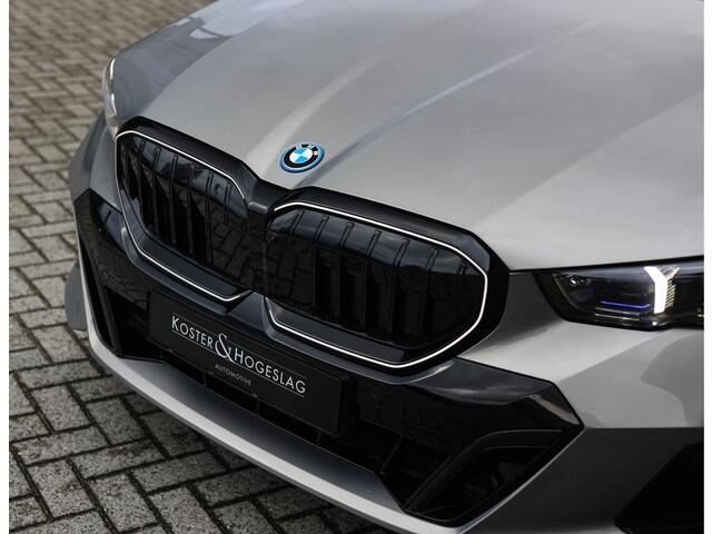 BMW 5-SERIE 530e Touring *Pano*Trekhaak*Harman/Kardon*M Sport Pro*