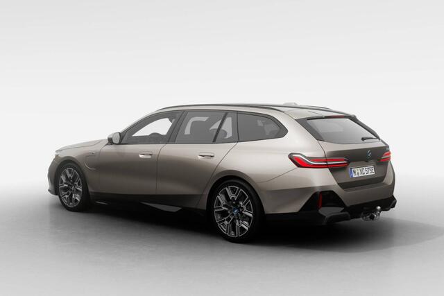 BMW 5-SERIE Touring 530e M Sport Edition | Travel Pack | Trekhaak met elektrisch wegklapbare kogel