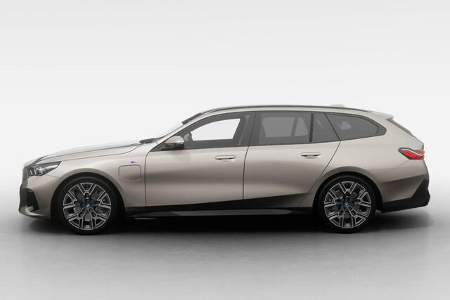 BMW 5-SERIE Touring 530e M Sport Edition | Travel Pack | Trekhaak met elektrisch wegklapbare kogel