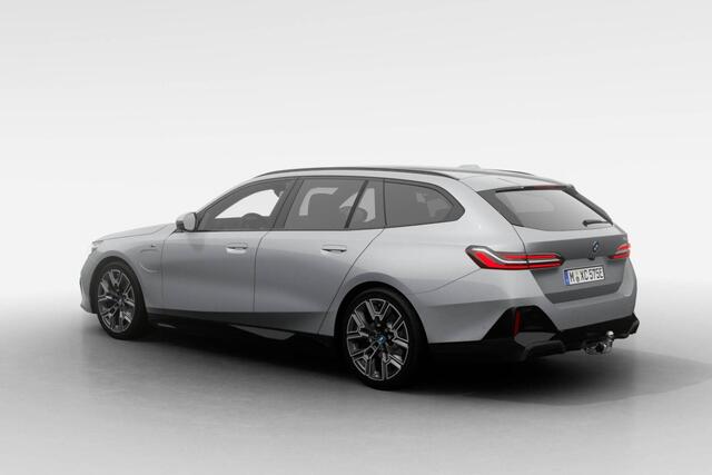 BMW 5-SERIE Touring 530e M Sport Edition | Travel Pack | Trekhaak met elektrisch wegklapbare kogel