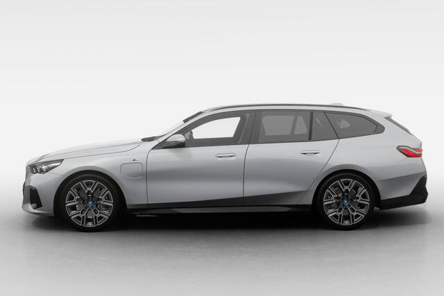 BMW 5-SERIE Touring 530e M Sport Edition | Travel Pack | Trekhaak met elektrisch wegklapbare kogel
