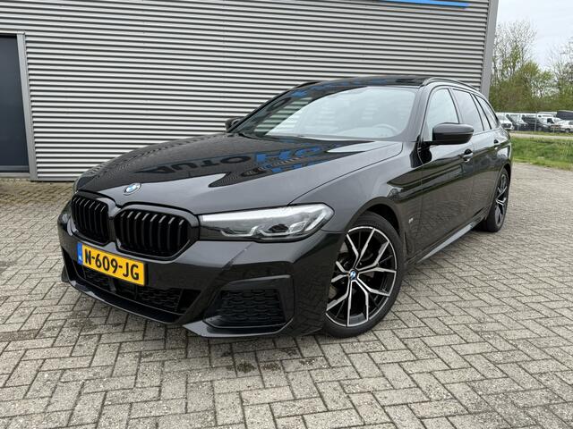 BMW 5-SERIE Touring 520d M Sport Panoramadak ACC LED 19 Inch Stuurverwarming Carplay Achteruitrijcamera Stuurverwarming