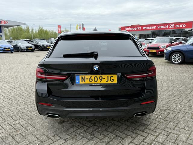 BMW 5-SERIE Touring 520d M Sport Panoramadak ACC LED 19 Inch Stuurverwarming Carplay Achteruitrijcamera Stuurverwarming