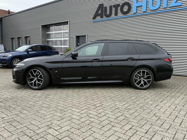 BMW 5-SERIE Touring 520d M Sport Panoramadak ACC LED 19 Inch Stuurverwarming Carplay Achteruitrijcamera Stuurverwarming