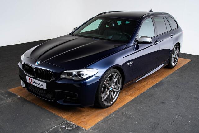 BMW 5-SERIE Touring M550xd M Sport - Comfort Access - Ambiance verlichting - PDC Voor/Achter - Driving Assistant - Elektrisch verstelbare/verwarmde stoelen - Head Up - Bang & Olufsen - Soft Close - Getinte Ruiten -