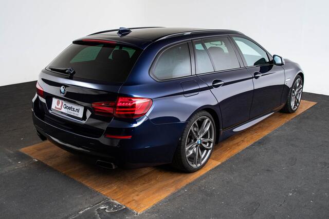BMW 5-SERIE Touring M550xd M Sport - Comfort Access - Ambiance verlichting - PDC Voor/Achter - Driving Assistant - Elektrisch verstelbare/verwarmde stoelen - Head Up - Bang & Olufsen - Soft Close - Getinte Ruiten -