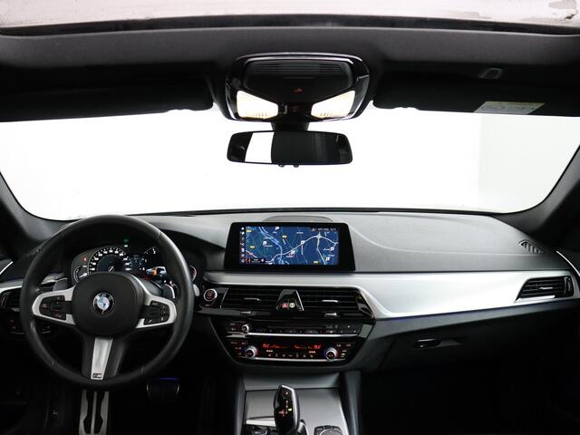 BMW 5-SERIE Touring 520d Executive | M-Pakket | Panoramadak | Head-Up!