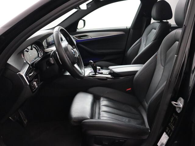BMW 5-SERIE Touring 520d Executive | M-Pakket | Panoramadak | Head-Up!