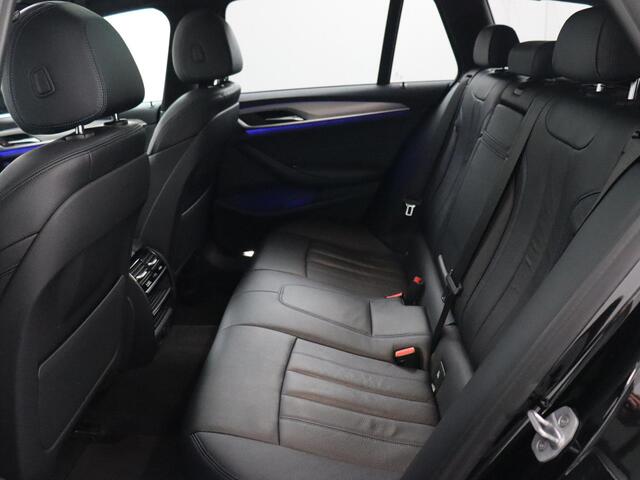BMW 5-SERIE Touring 520d Executive | M-Pakket | Panoramadak | Head-Up!