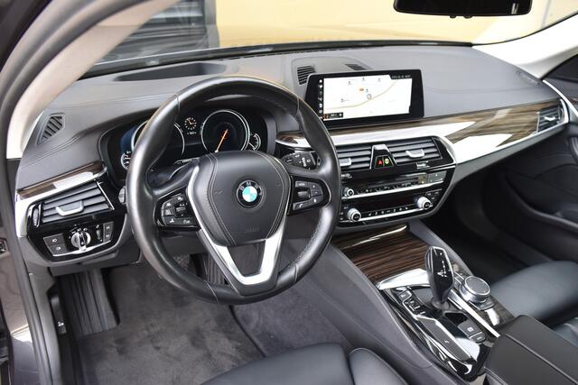 BMW 5-SERIE Touring 540i xDrive High Executive * Luxury line * Comfortstoelen * Apple CarPlay * Trekhaak * HiFI *
