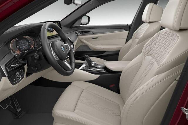 BMW 5-SERIE Touring 530i High Executive / M Sportpakket / CoPilot Pack / Safety Pack / Glazen panoramadak