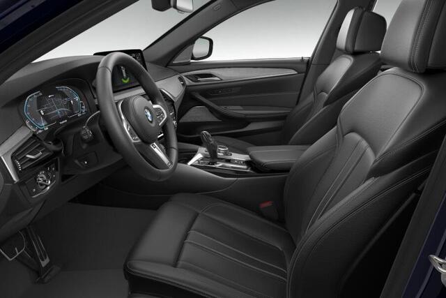 BMW 5-SERIE Touring 530e High Executive / M Sportpakket / Glazen panoramadak / Trekhaak