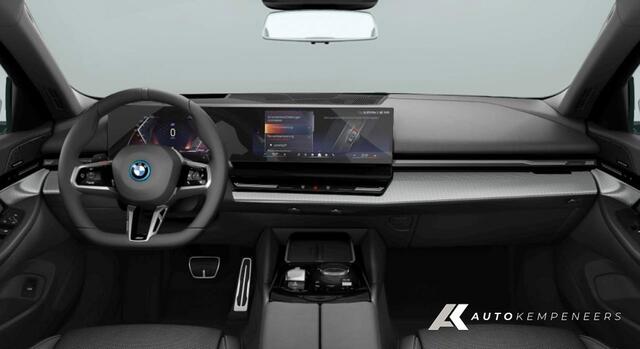BMW 5-SERIE 530e xDrive M Sport Pro | Shadow | Head-Up | H/K | 360° | Driving Ass. Plus | Ioniq | Trekhaak | 20 Inch |