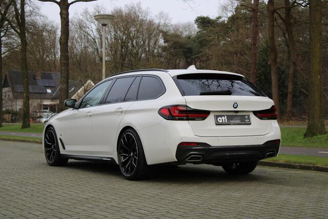 BMW 5-SERIE Touring 520i STAGE 1: 252pk, M-sportpakket, Keyless, Sportstoelen, Adaptieve LED koplampen, Achteruitrijcamera, Grootlichtassistent, Apple Carplay, HIFI, DAB, Driving Assistent, Live Cockpit Proffesional, Draadloos laden, etc.