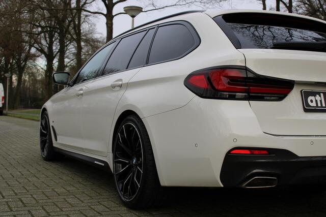 BMW 5-SERIE Touring 520i STAGE 1: 252pk, M-sportpakket, Keyless, Sportstoelen, Adaptieve LED koplampen, Achteruitrijcamera, Grootlichtassistent, Apple Carplay, HIFI, DAB, Driving Assistent, Live Cockpit Proffesional, Draadloos laden, etc.