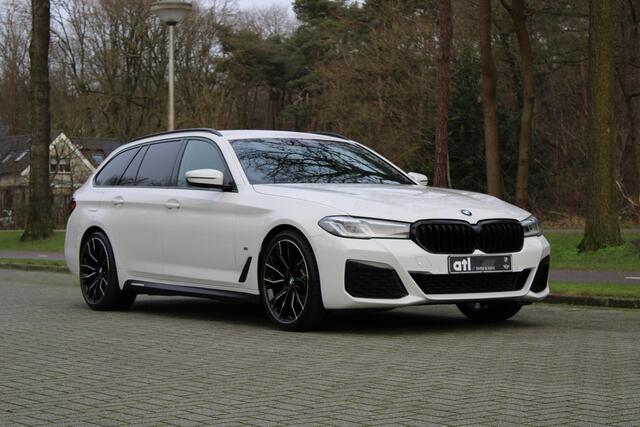BMW 5-SERIE Touring 520i STAGE 1: 252pk, M-sportpakket, Keyless, Sportstoelen, Adaptieve LED koplampen, Achteruitrijcamera, Grootlichtassistent, Apple Carplay, HIFI, DAB, Driving Assistent, Live Cockpit Proffesional, Draadloos laden, etc.