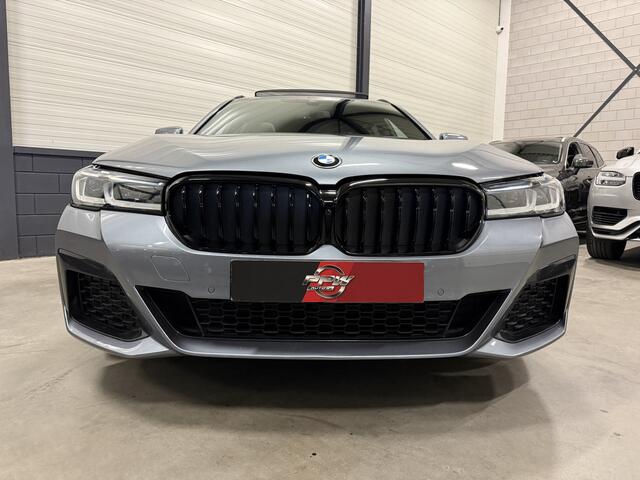 BMW 5-SERIE Touring 530e xDrive M-Sport BLUESTONE-METALLIC/PANO/H&K/HEAD-UP/LASER/KEYLESS/DISPLAY-KEY/CARPLAY/STANDKACHEL/SHADOW-LINE/PRIVACY/NET OH BEURT GEHAD BIJ BMW DEALER