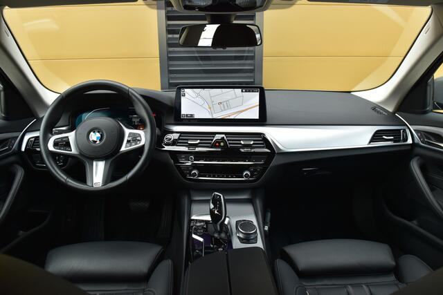 BMW 5-SERIE 520i Business Edition Plus * Comfort stoelen * Laser * Leder * Live cockpit * Grootlicht assistent *
